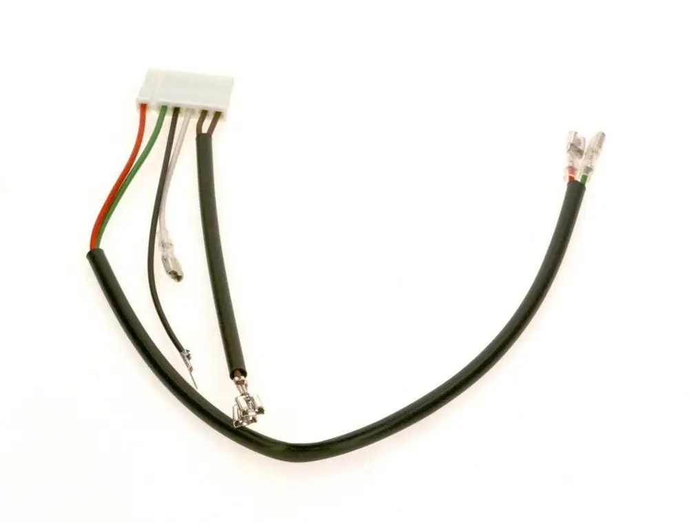 Kabelbaum von Bosch mit mehreren Drähten in verschiedenen Farben, dazu ein Stecker mit mehreren Anschlusskabeln.
